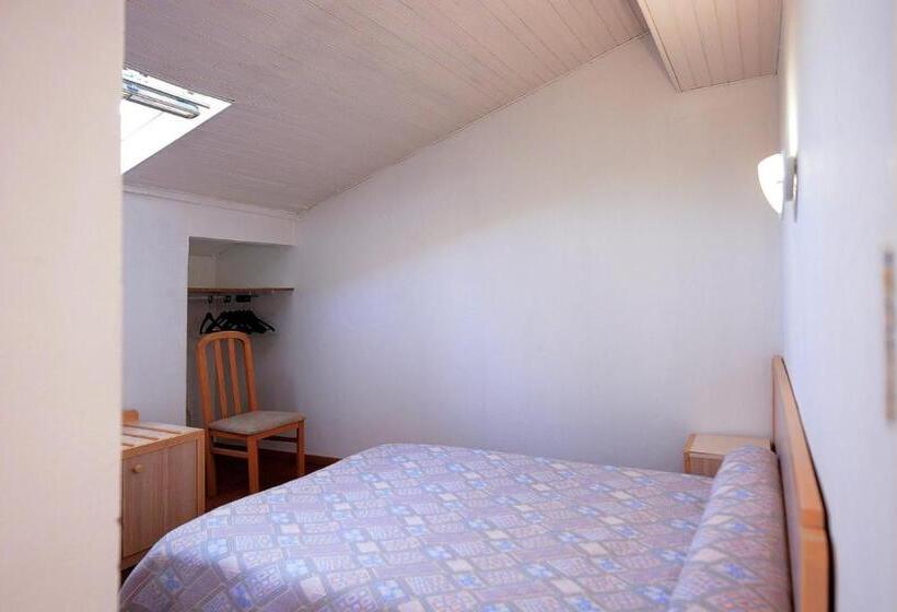 이코노미 룸, Hôtel De Porticcio