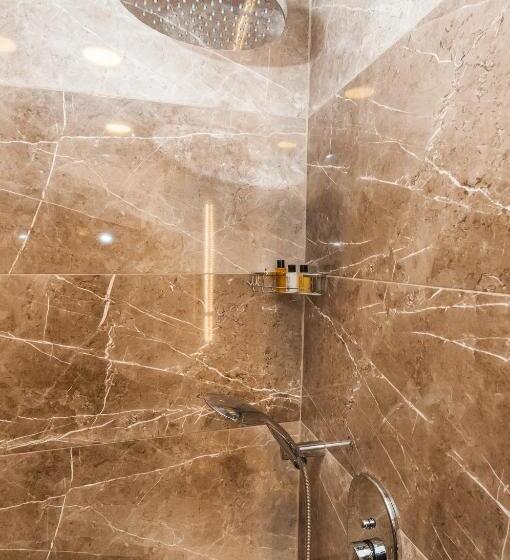 غرفة قياسية, Park Grazza