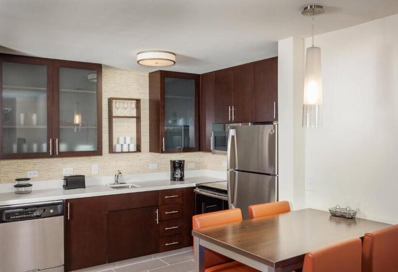 מיטת קינג בסוויטה, Residence Inn By Marriott Austin Lake Austin/river Place