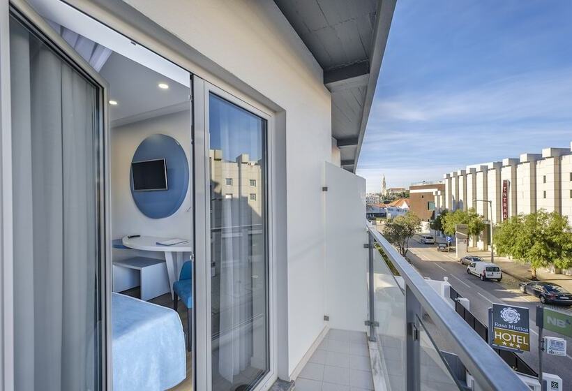 غرفة قياسية ثلاثية, Rosa Mistica By Umbral