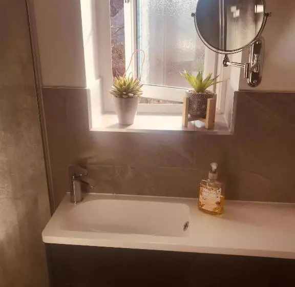 اتاق استاندارد یک تخته با سرویس بهداشتی مشترک, Rickerby Grange
