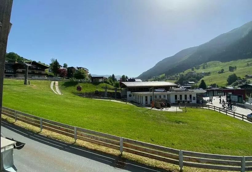 スイート（家族用）, The Alpine Palace New Balance Luxus Resort