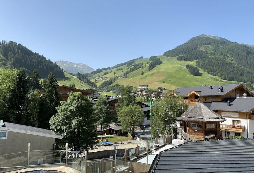 Family Suite, The Alpine Palace New Balance Luxus Resort