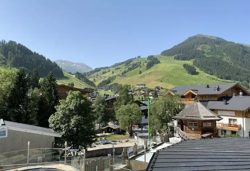スイート（家族用）, The Alpine Palace New Balance Luxus Resort