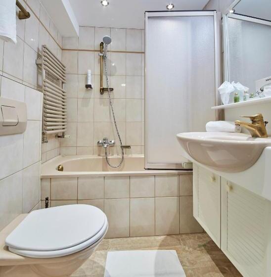 Номер Стандарт с Балконом, The Alpine Palace New Balance Luxus Resort