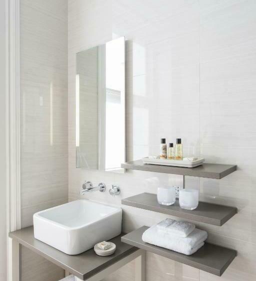 اتاق لوکس, The Bull And The Hide