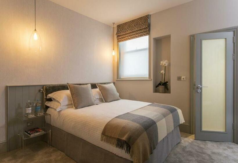 اتاق لوکس, The Bull And The Hide