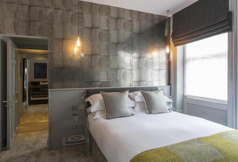 اتاق لوکس, The Bull And The Hide