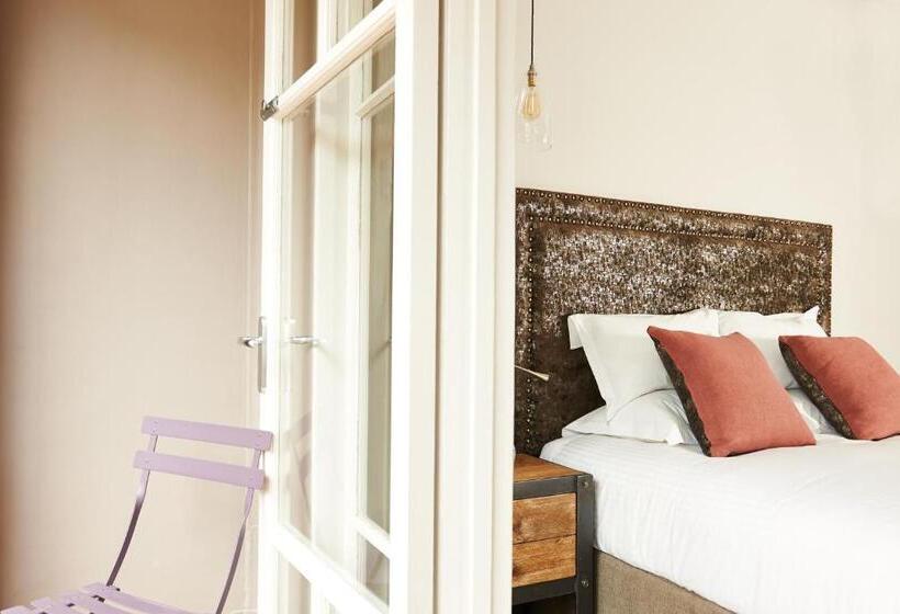 سوئیت با بالکن, The Bull And The Hide