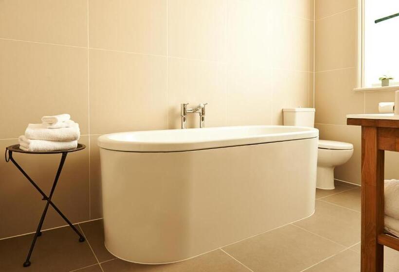 سوییت, The Bull And The Hide