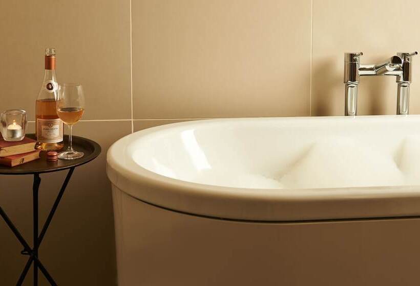 سوییت, The Bull And The Hide