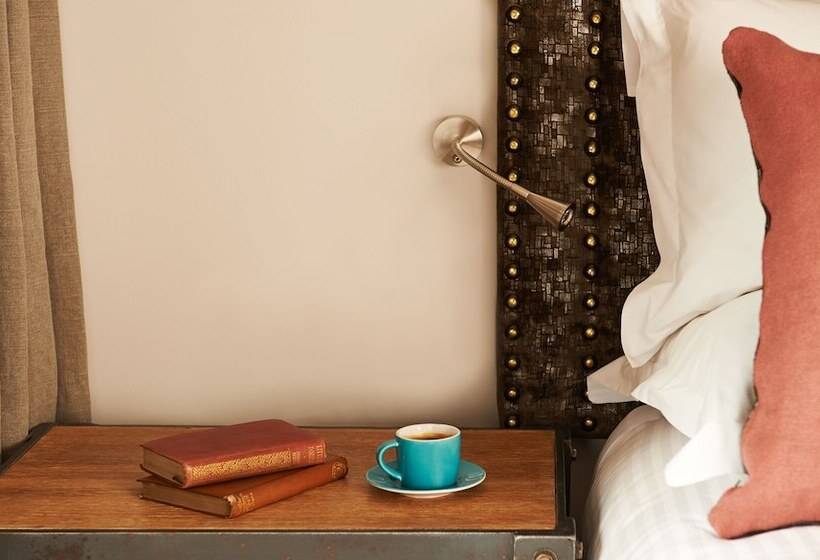 سوییت, The Bull And The Hide