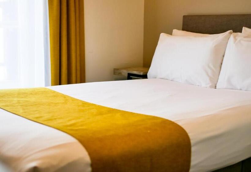 חדר אקונומי יחיד, The County