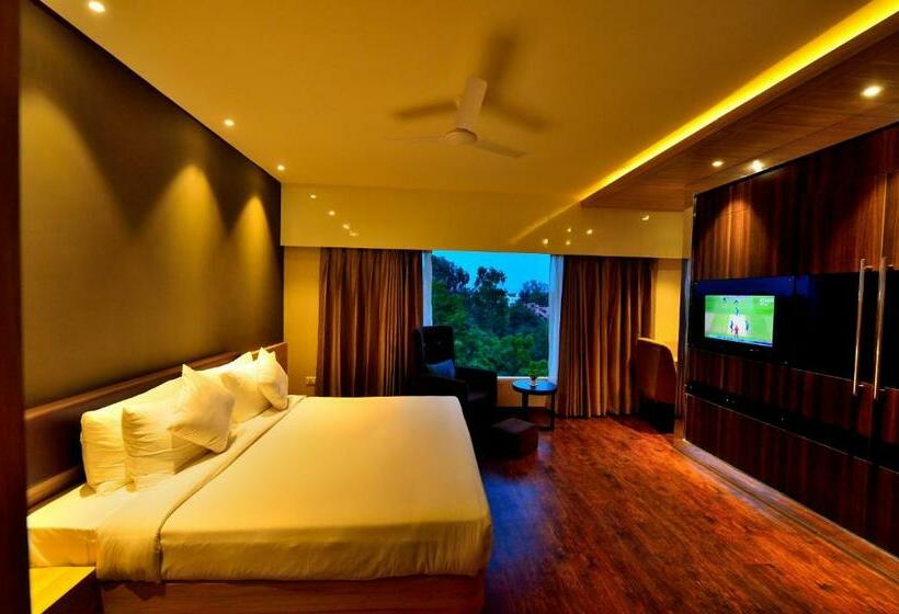 Quarto Club, The Fern Residency Udaipur