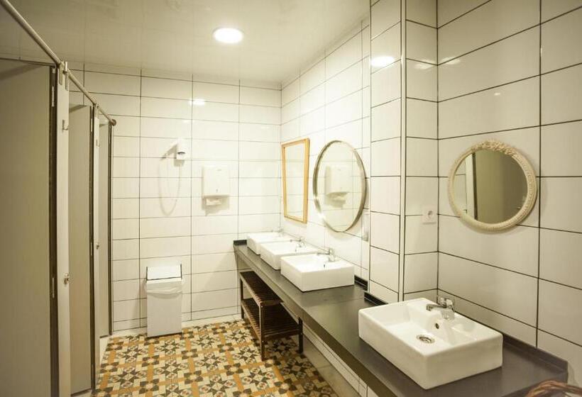 Кровать в Многоместном Номере с Общей Ванной, Pars Tailor S Hostel