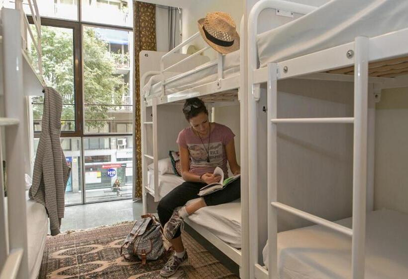 Кровать в Многоместном Номере с Общей Ванной, Pars Tailor S Hostel
