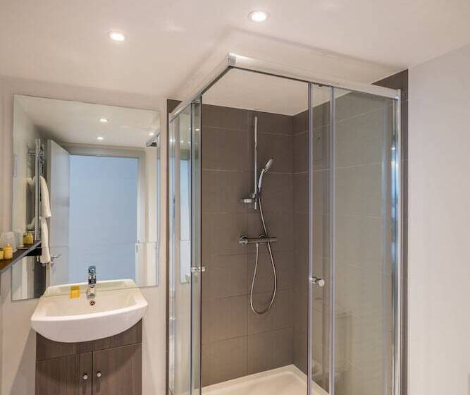 غرفة أساسية ثلاثية, Pelican London Hotel And Residence