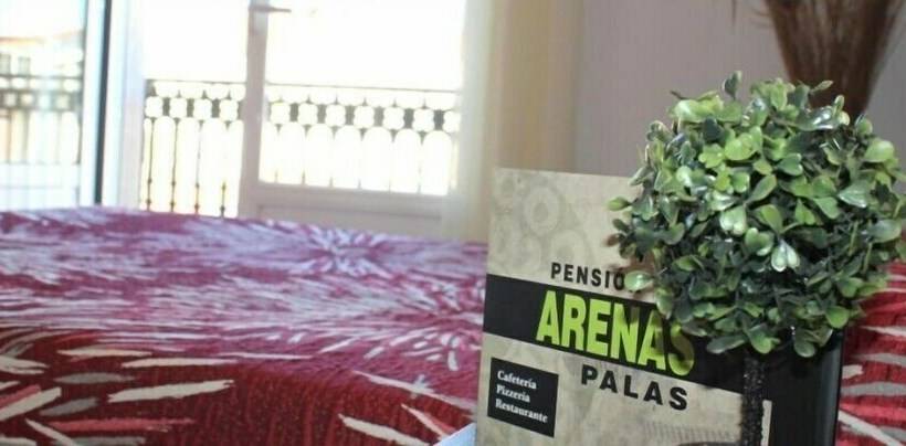 חדר סטנדרט לשלושה, Arenas Palas