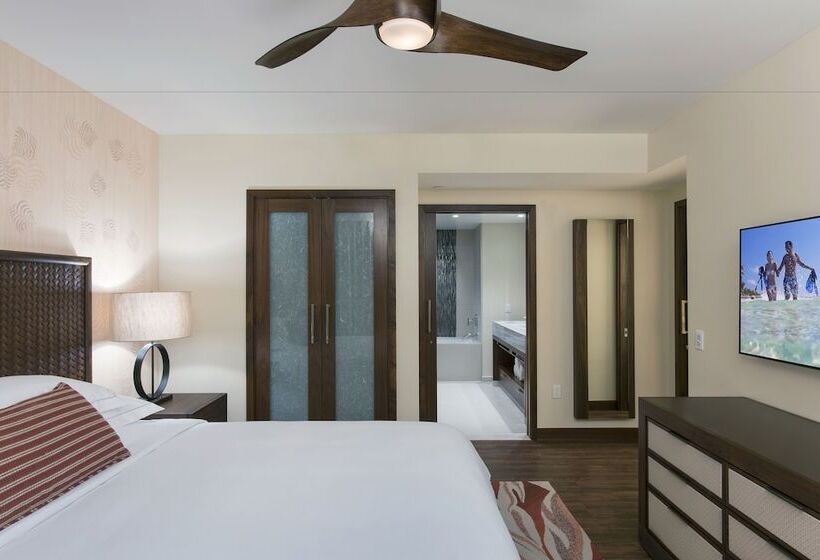 디럭스 스위트 킹 침대, Hilton Grand Vac Club The Grand Islander Waikiki Honolulu