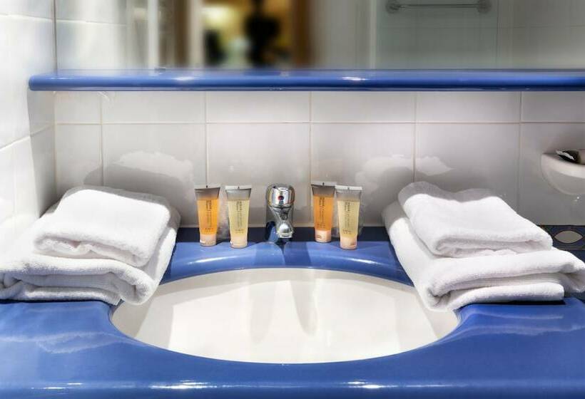 شقة غرفة واحدة, Sowell Family Port Grimaud