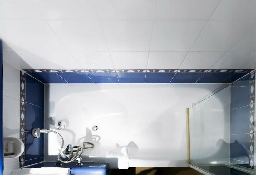 شقة غرفة واحدة, Sowell Family Port Grimaud