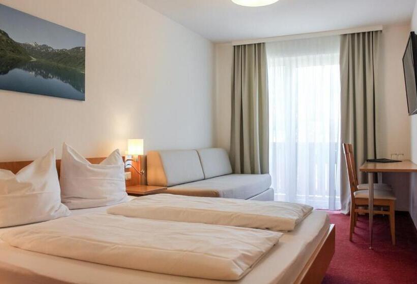 Трехместный Номер Стандарт с Балконом, Familienhotel Botenwirt
