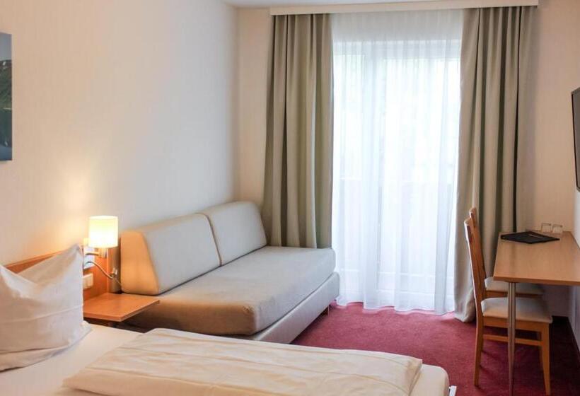 バルコニー付きスタンダードトリプルルーム, Familienhotel Botenwirt