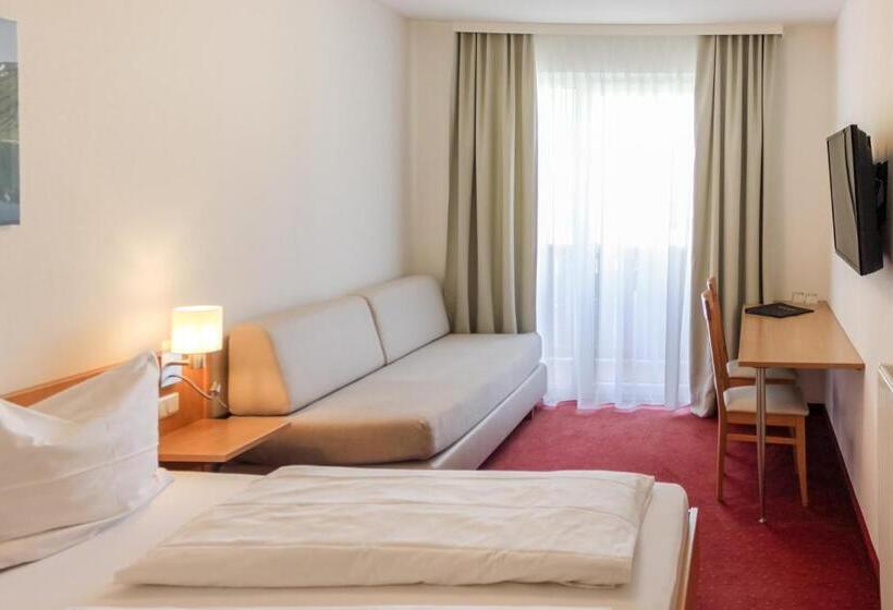 Трехместный Номер Стандарт с Балконом, Familienhotel Botenwirt