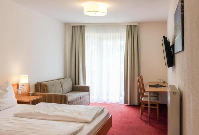 Четырехместный Номер Стандарт с Балконом, Familienhotel Botenwirt