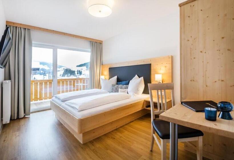 Номер Стандарт с Балконом, Familienhotel Botenwirt