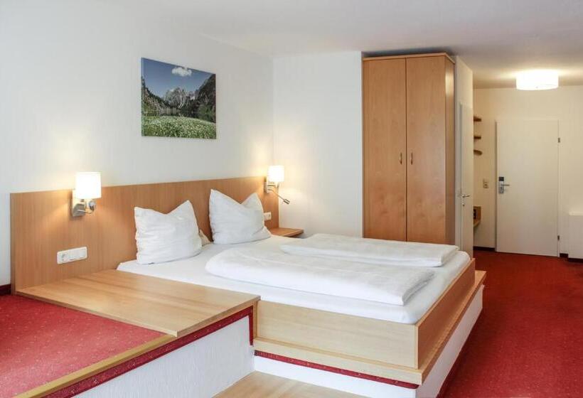 Номер Стандарт с Балконом, Familienhotel Botenwirt