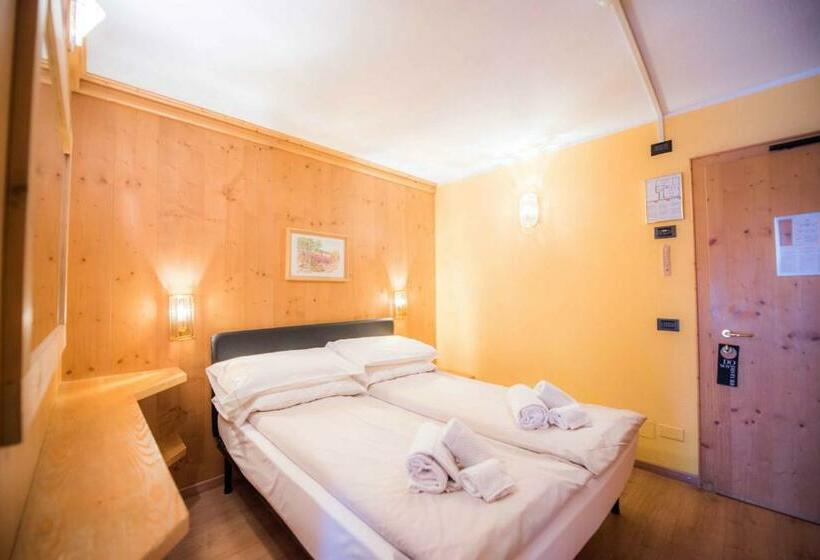 スーペリアの４人部屋, Angelica