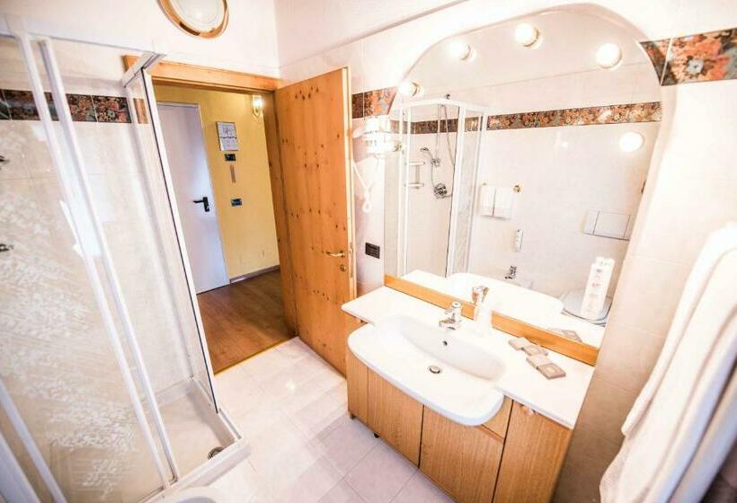 スタンダードルーム, Angelica