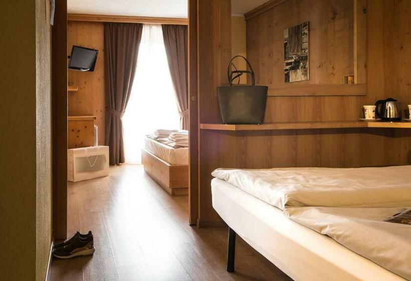 スーペリアの４人部屋, Angelica