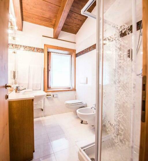 スーペリアの４人部屋, Angelica