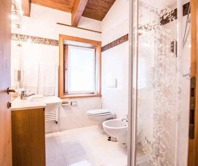 スタンダードルーム, Angelica