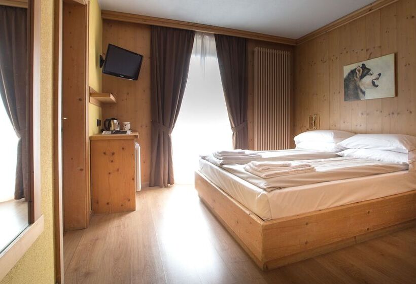 スーペリアの４人部屋, Angelica