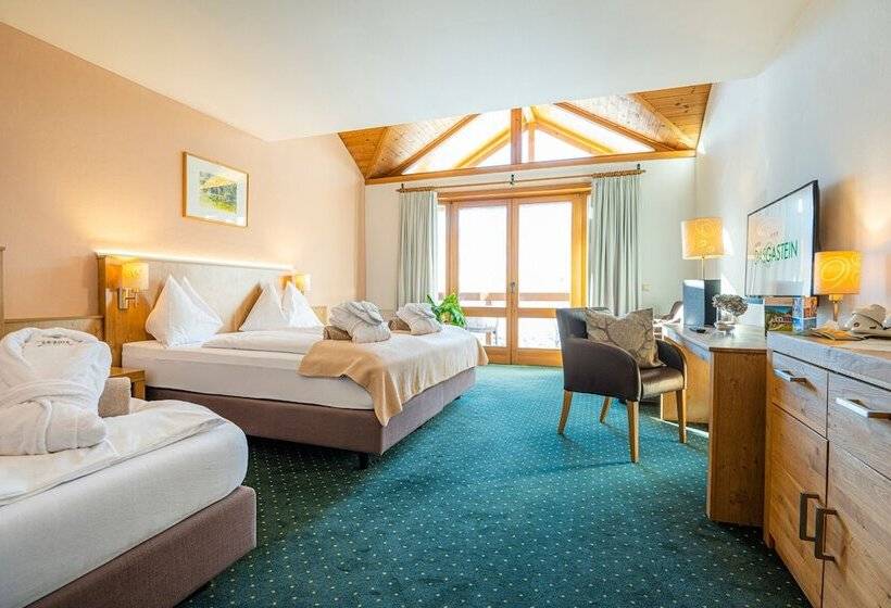 חדר קומפורט לשלושה, Das Gastein   Ganzjährig Inklusive Alpentherme Gastein & Sommersaison Inklusive Gasteiner Bergbahnen