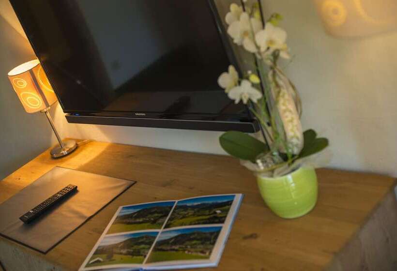 חדר קומפורט לשלושה, Das Gastein   Ganzjährig Inklusive Alpentherme Gastein & Sommersaison Inklusive Gasteiner Bergbahnen