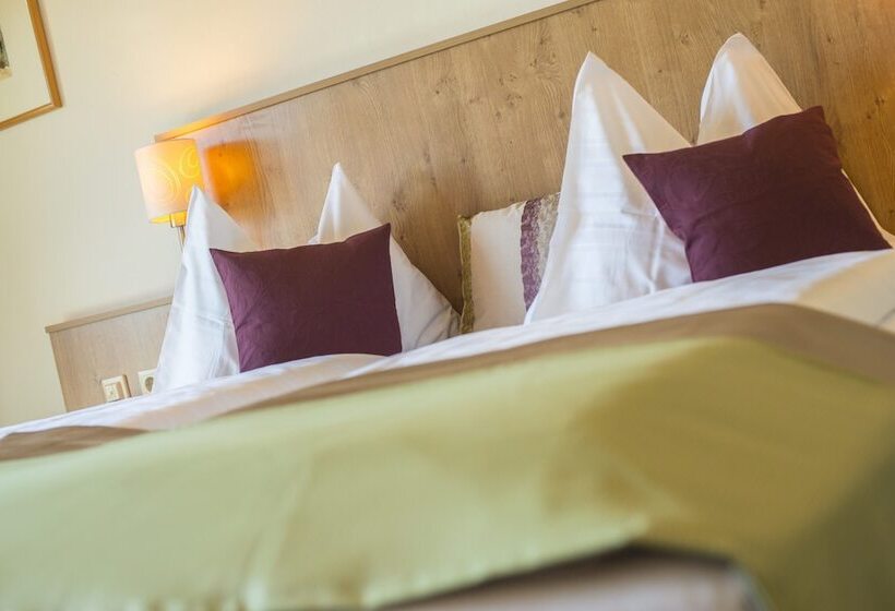 חדר קומפורט לשלושה, Das Gastein   Ganzjährig Inklusive Alpentherme Gastein & Sommersaison Inklusive Gasteiner Bergbahnen