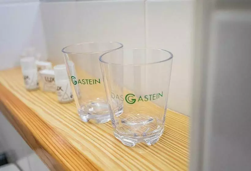 コンフォートトリプルルーム, Das Gastein   Ganzjährig Inklusive Alpentherme Gastein & Sommersaison Inklusive Gasteiner Bergbahnen