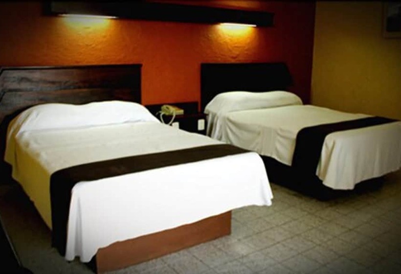 带2个双人床的标准工作室, El Rancho