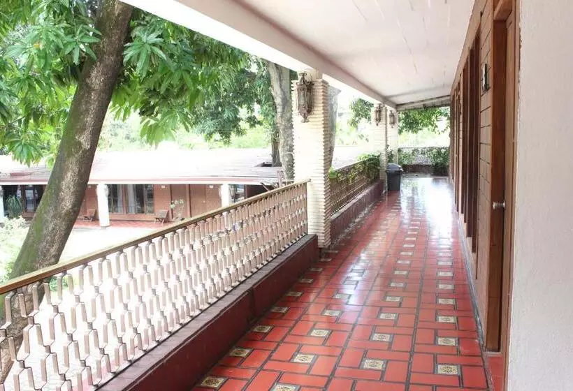 Comfort Yhden Hengen Huone, El Rancho