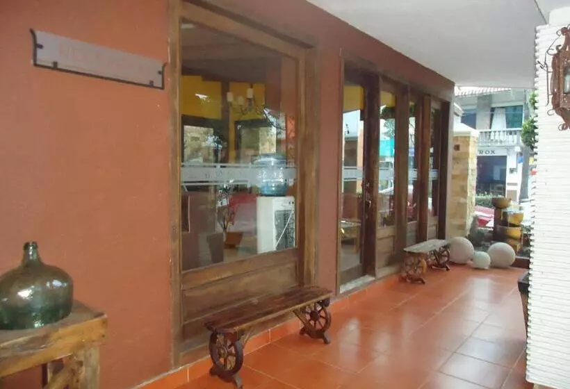 Comfort Yhden Hengen Huone, El Rancho