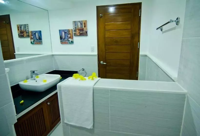 سوییت خانوادگی, Giulius Boracay Italian Resort