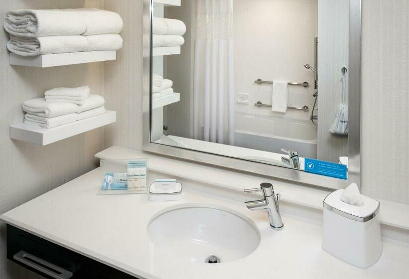 اتاق استاندارد با تخت بزرگ, Hampton Inn & Suites By Hilton Seattle/northgate