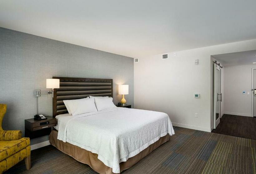 اتاق استاندارد با تخت بزرگ, Hampton Inn & Suites By Hilton Seattle/northgate