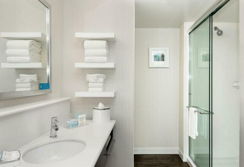 اتاق استاندارد با تخت بزرگ, Hampton Inn & Suites By Hilton Seattle/northgate