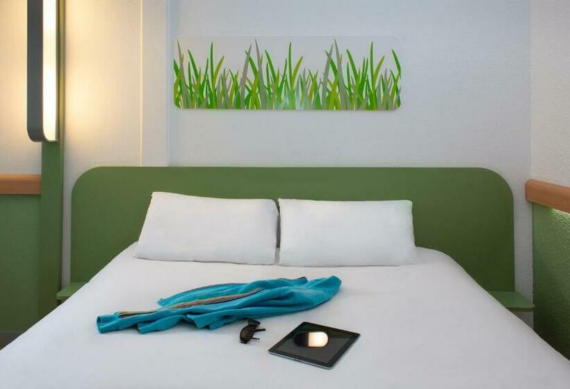 חדר סטנדרט לשלושה, Ibis Budget Chambéry Sud Challesleseaux