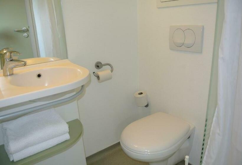 חדר סטנדרט לשלושה, Ibis Budget Chambéry Sud Challesleseaux